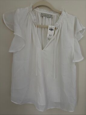 NWT Abercrombie & Fitch White Tie-Neck Ruffle Sleeve Blouse